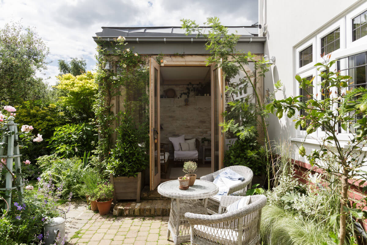A Cozy Cottage-Style Country House with a Lovely Garden 29 garden-seating-conservatory-english-country-house-nordroom