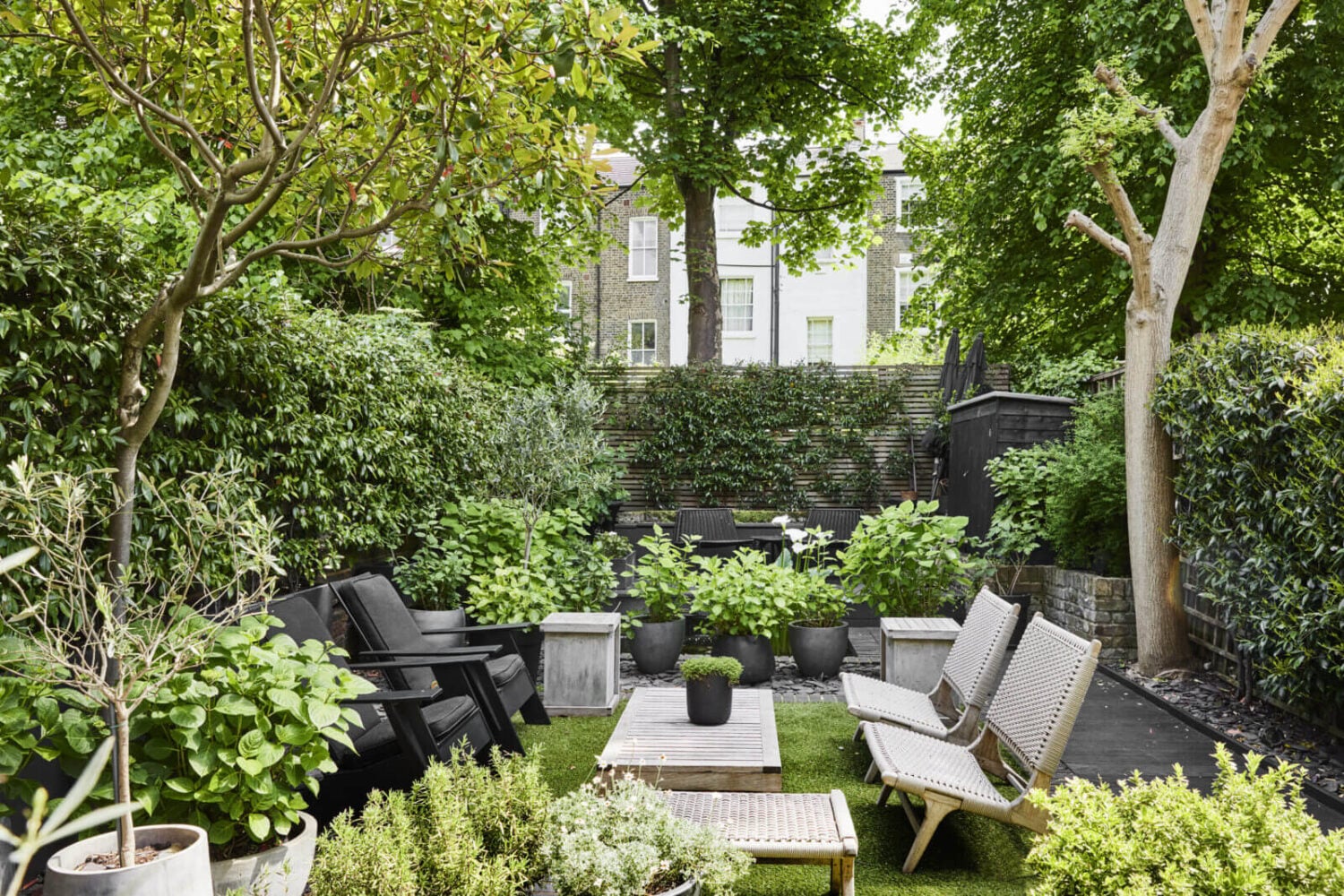 A Monochrome Victorian Townhouse in London 17 green-garden-townhouse-london-nordroom