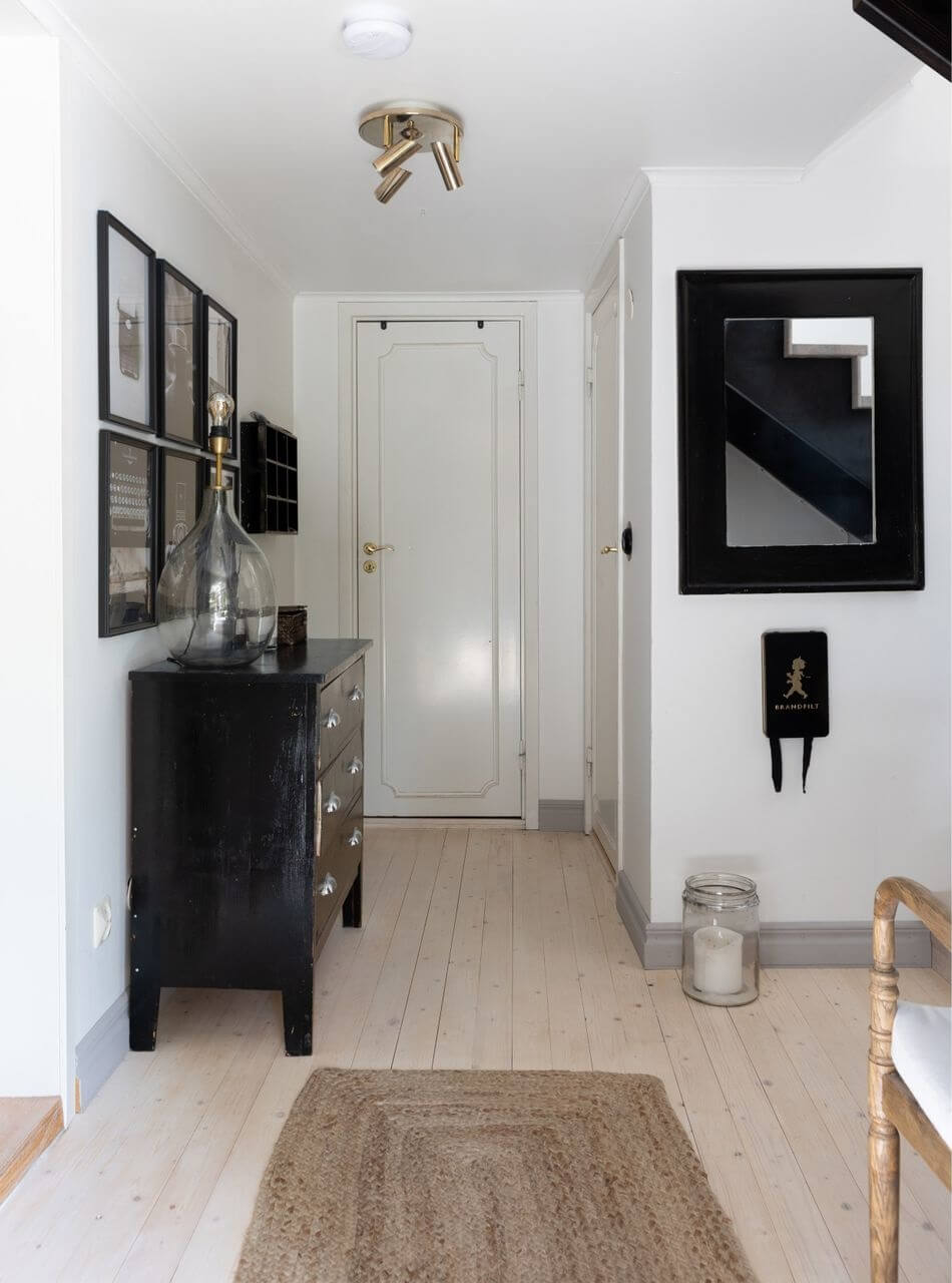 A Monochrome Nordic Home with Cozy Courtyard 12 hallway-wooden-floor-jute-rug-black-accents-nordroom