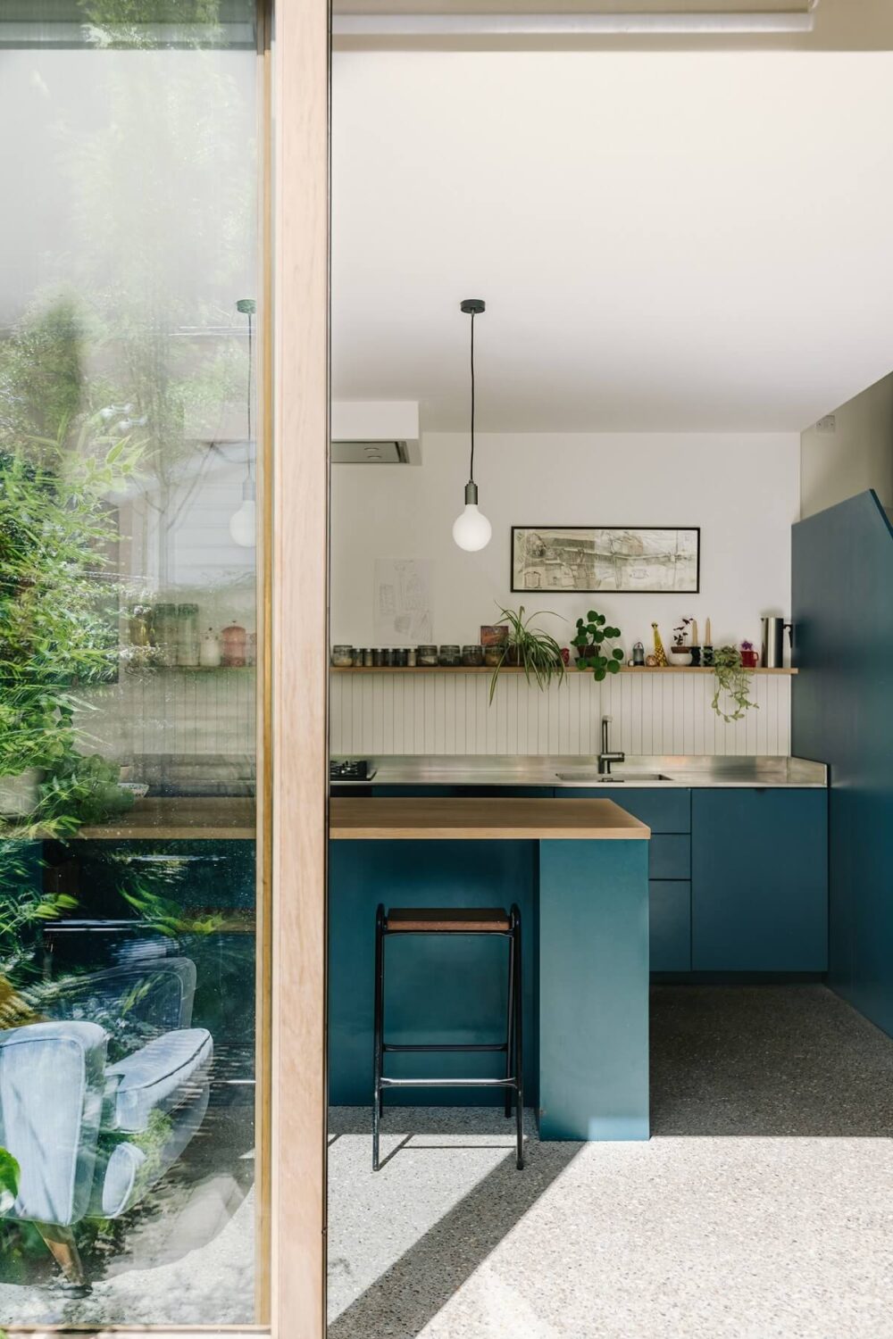 A London Townhouse with Blue Kitchen and Light Extension 7 kitchen-navy-blue-cabinets-london-nordroom