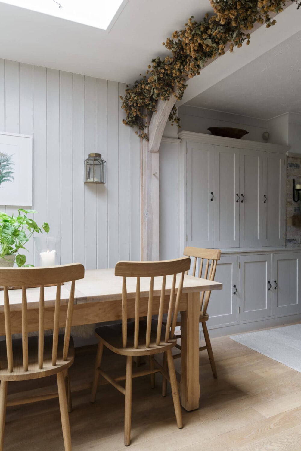 A Cozy Cottage-Style Country House with a Lovely Garden 4 light-dining-room-garland-skylight-nordroom