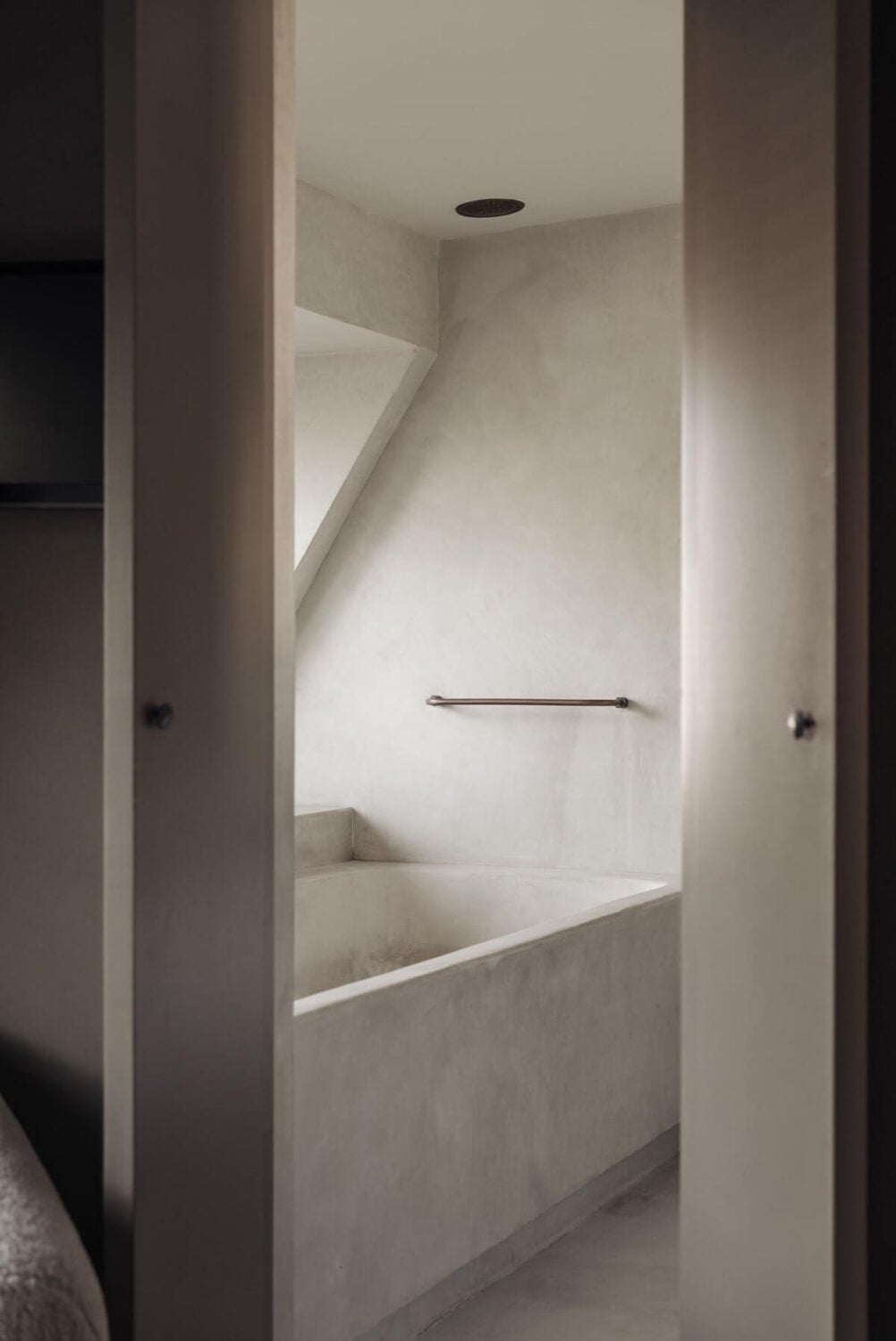 Light Gray Design Apartment in Amsterdam 23 light-gray-bathroom-modern-design-apartment-nordroom