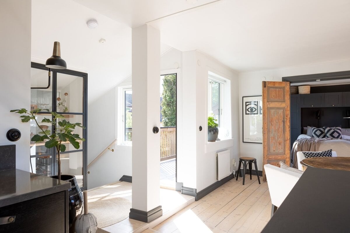 A Monochrome Nordic Home with Cozy Courtyard 7 light-kitchen-double-doors-nordic-home-nordroom