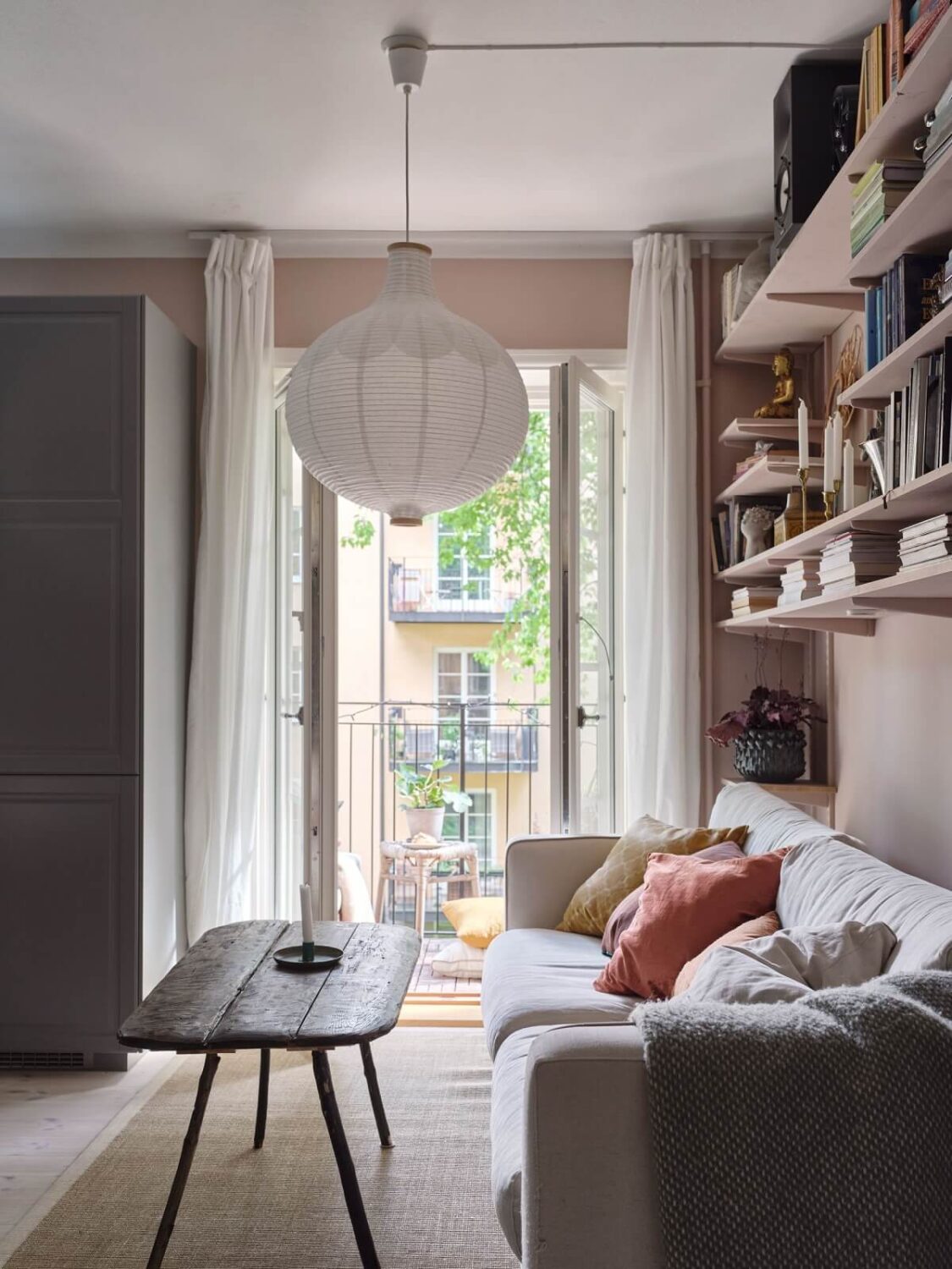 A Light Pink and Gray Nordic Home 10 light-pink-sitting-room-bookshelves-nordroom