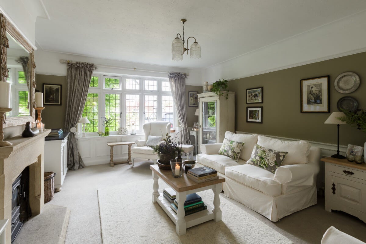 A Cozy Cottage-Style Country House with a Lovely Garden 11 light-sitting-room-cottage-style-nordroom