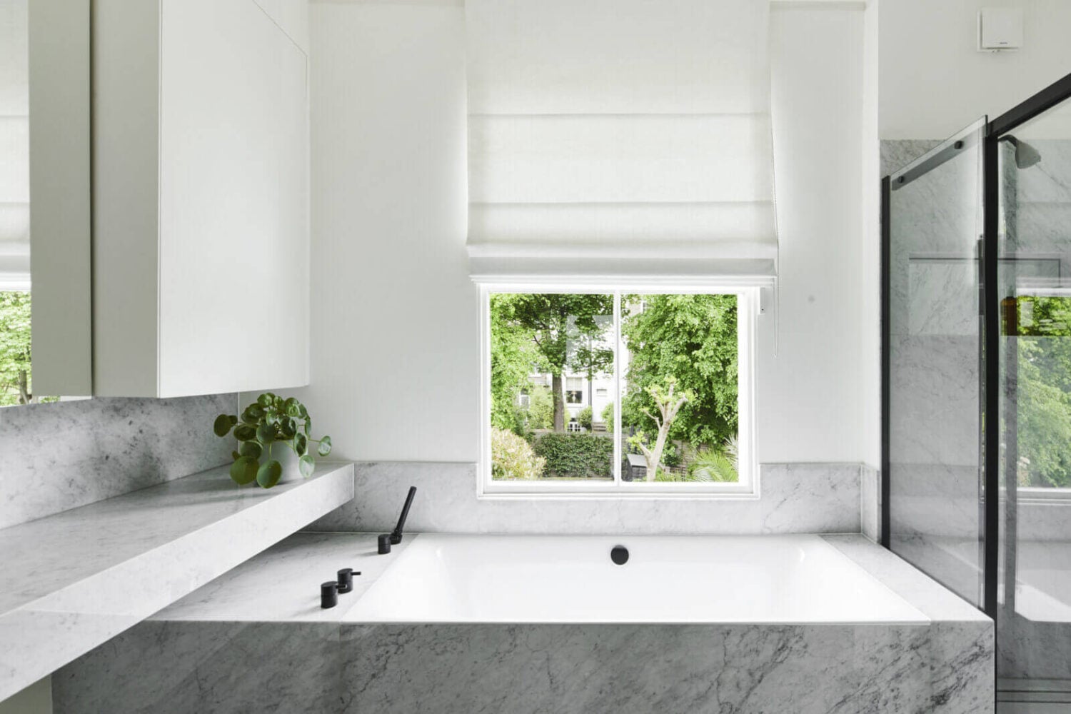 A Monochrome Victorian Townhouse in London 10 modern-monochrome-bathroom-bath-window-nordroom