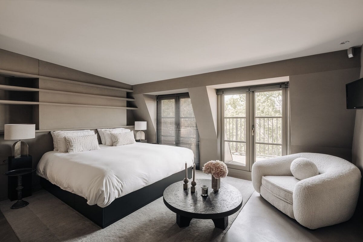 Light Gray Design Apartment in Amsterdam 16 monochrome-design-master-bedroom-amsterdam-nordroom