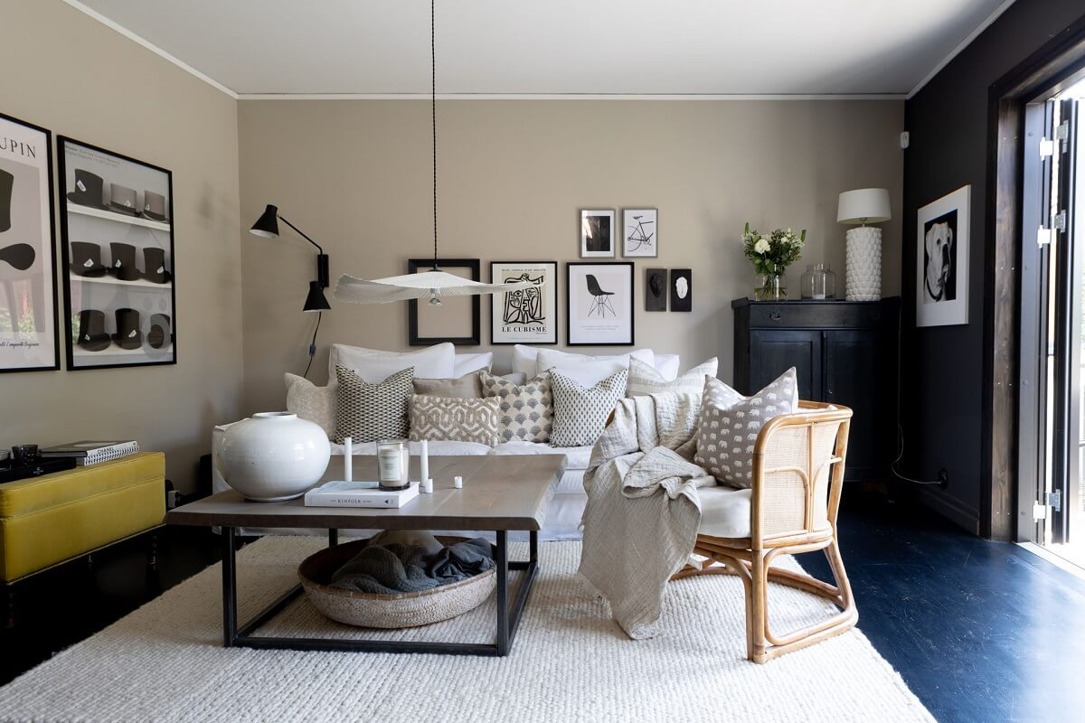 A Monochrome Nordic Home with Cozy Courtyard 1 monochrome-scandinavian-living-room-nordroom