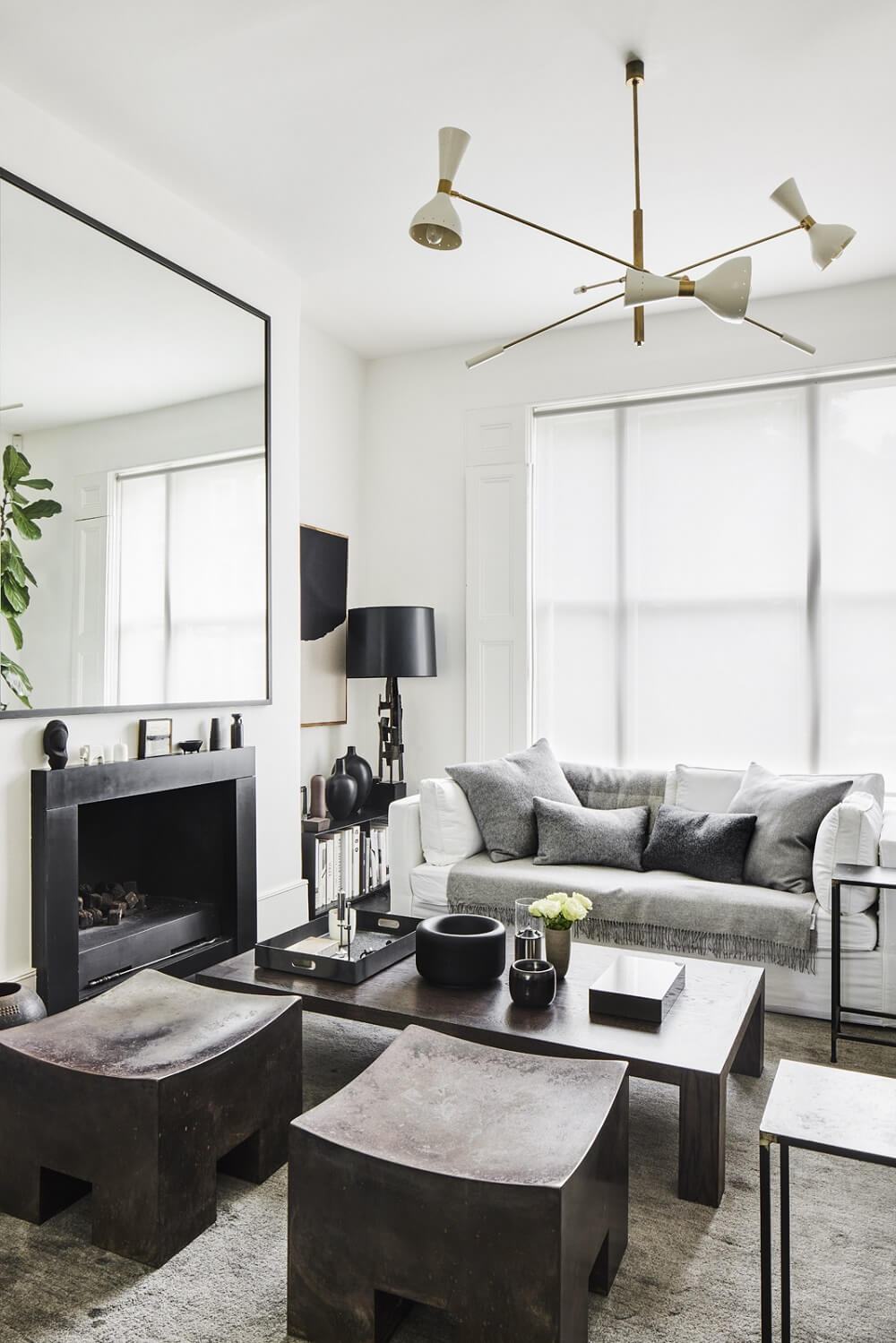 monochrome-sitting-room-fireplace-mirror-townhouse-london-nordroom