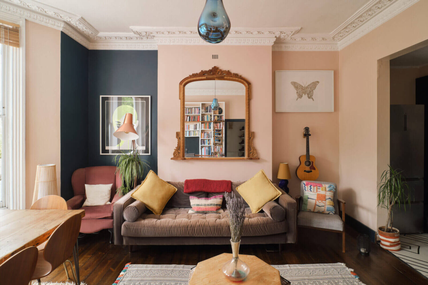 A Pink and Blue London Apartment 4 pink-sitting-room-antique-mirror-blue-accent-niche-nordroom