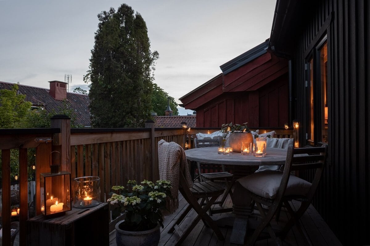 A Monochrome Nordic Home with Cozy Courtyard 19 roof-terrace-at-night-monochrome-scandi-home-nordroom
