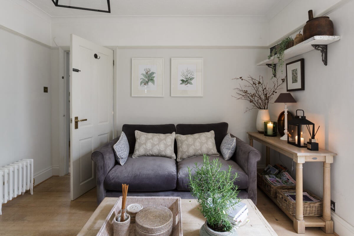 A Cozy Cottage-Style Country House with a Lovely Garden 13 sitting-room-cottage-style-nordroom