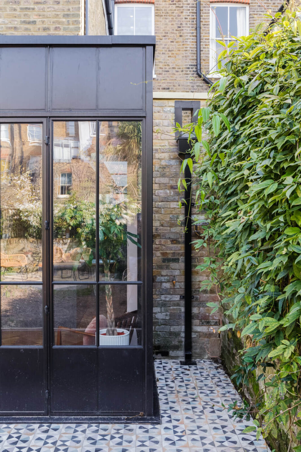 A Combination of Styles and Color in a London Townhouse 28 steel-glass-kitchen-extension-tiles-nordroom