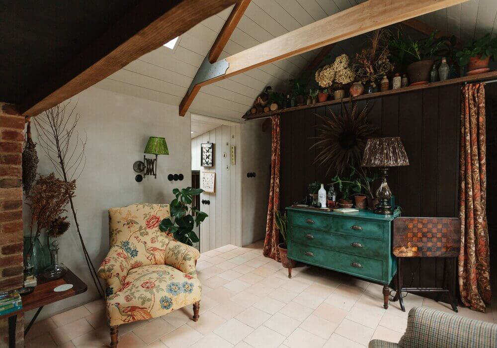 Spinks Nest: A Small Vintage Cottage in England 12 vintage-cottage-sitting-room-nordroom