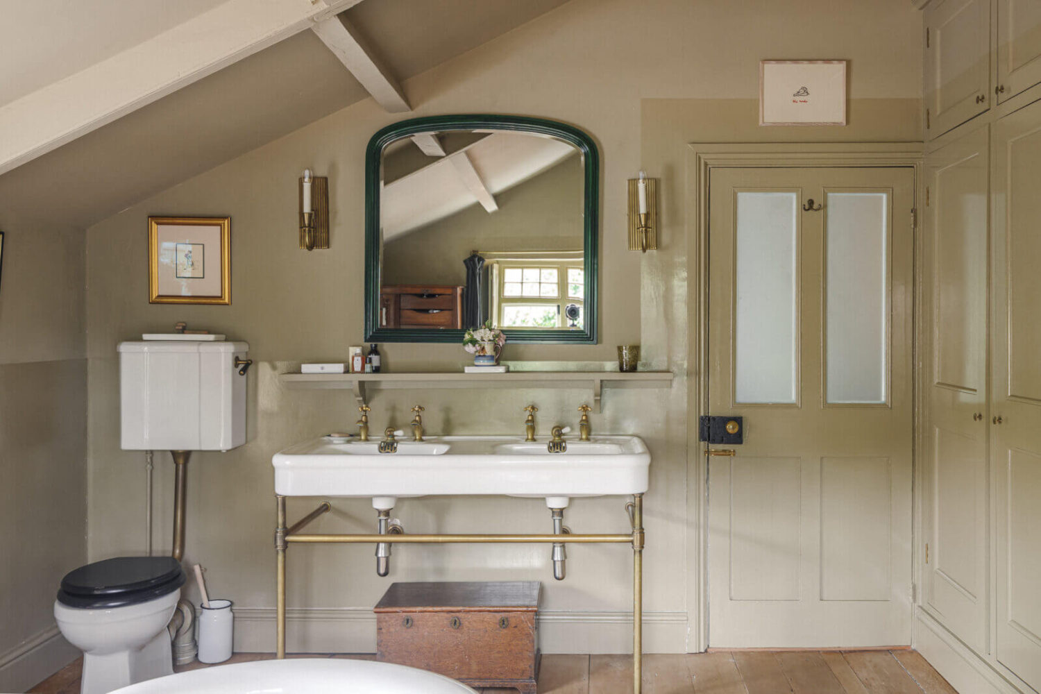 A Cozy Restored Country House in England 21 vintage-style-bathroom-country-house-nordroom
