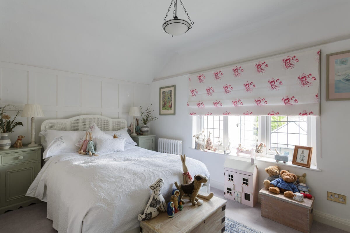 A Cozy Cottage-Style Country House with a Lovely Garden 23 white-bedroom-cottage-style-home-nordroom