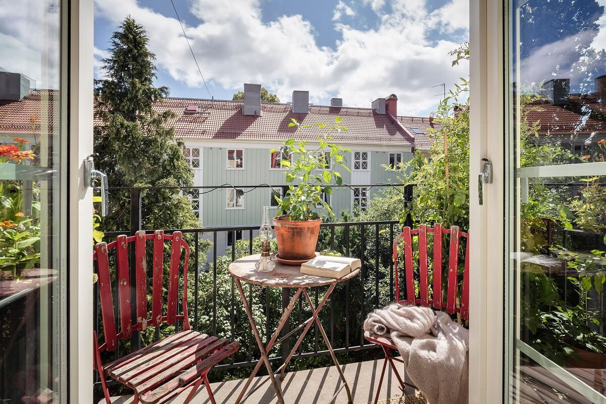 A Swedish Maisonette with Warm Pink Living Room 21 balcony-red-chairs-maisonette-sweden-nordroom