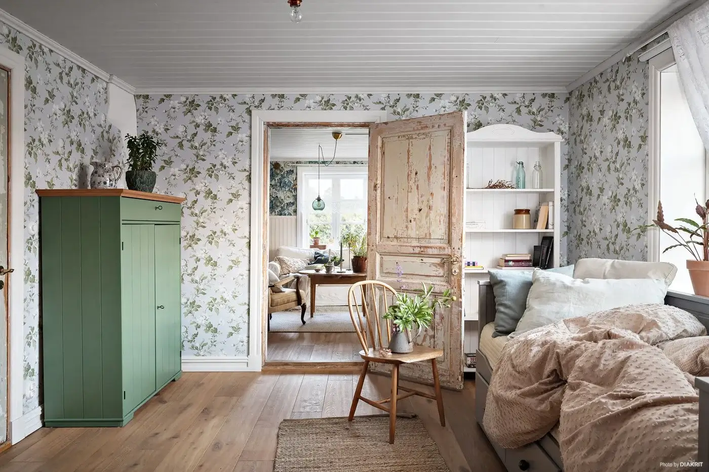 A Charming Swedish Villa Filled with Wallpaper 10 bedroom-builtin-bookshelfs-wallpaper-nordroom