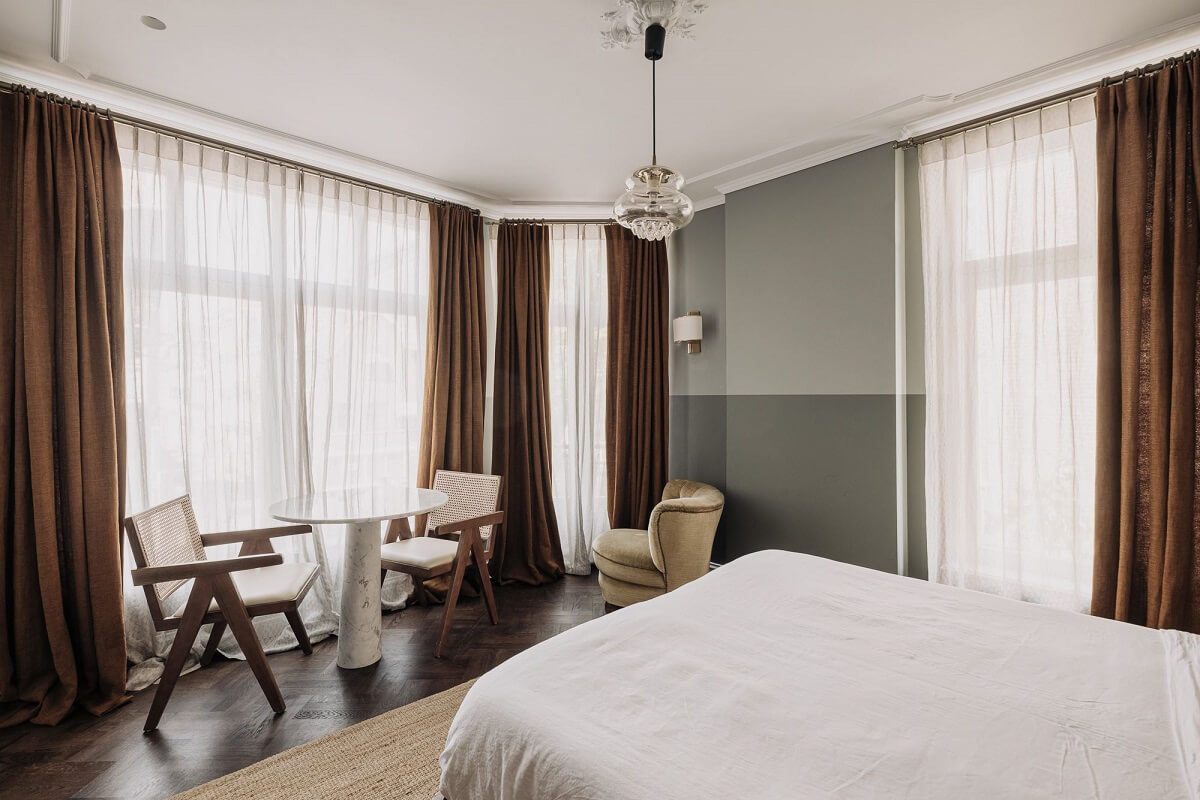 A Luxurious Canal House in Amsterdam 23 bedroom-half-painted-wall-linen-curtains-nordroom