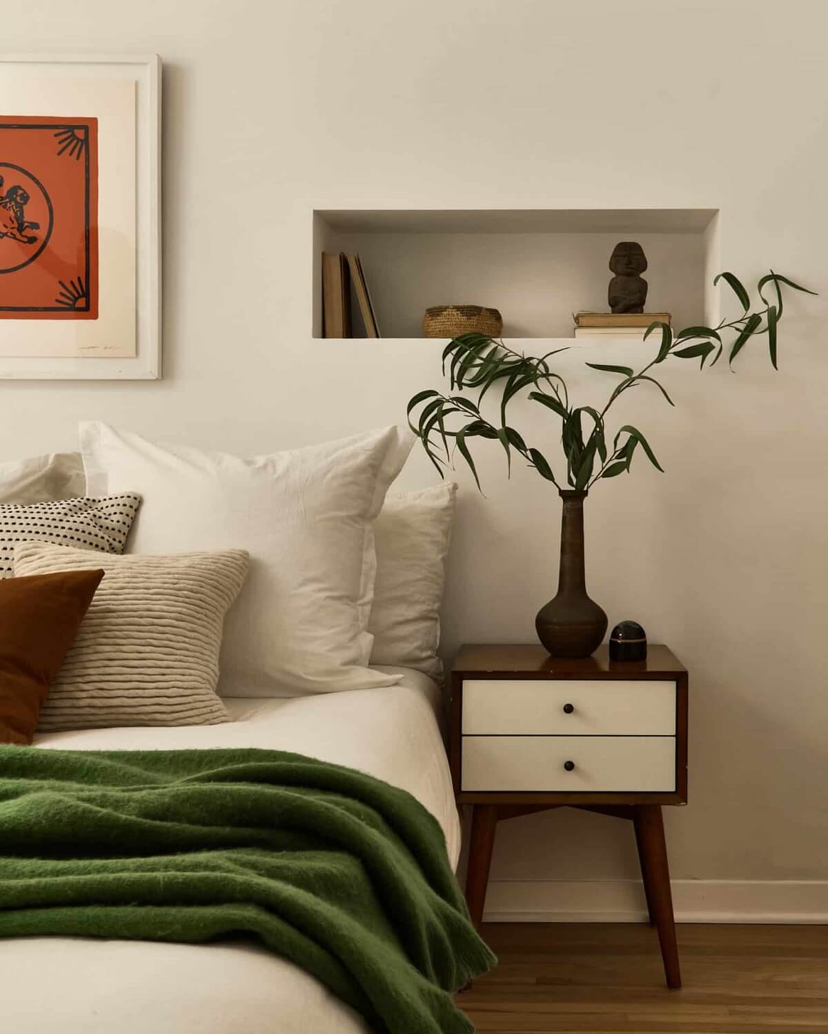 Warm Neutrals in a Lovely Home in Silver Lake, Los Angeles 19 bedroom-niche-green-throw-nordroom
