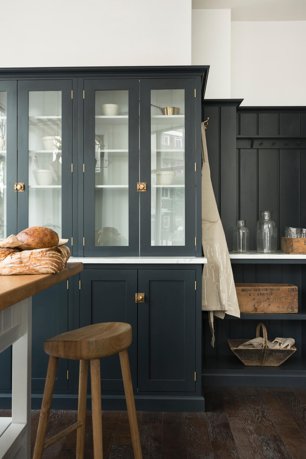 A Warm Makeover For A deVOL Shaker Kitchen 19 before 14.TheRealShakerKitchen deVOL LOW RES A Warm Makeover For A deVOL Shaker Kitchen