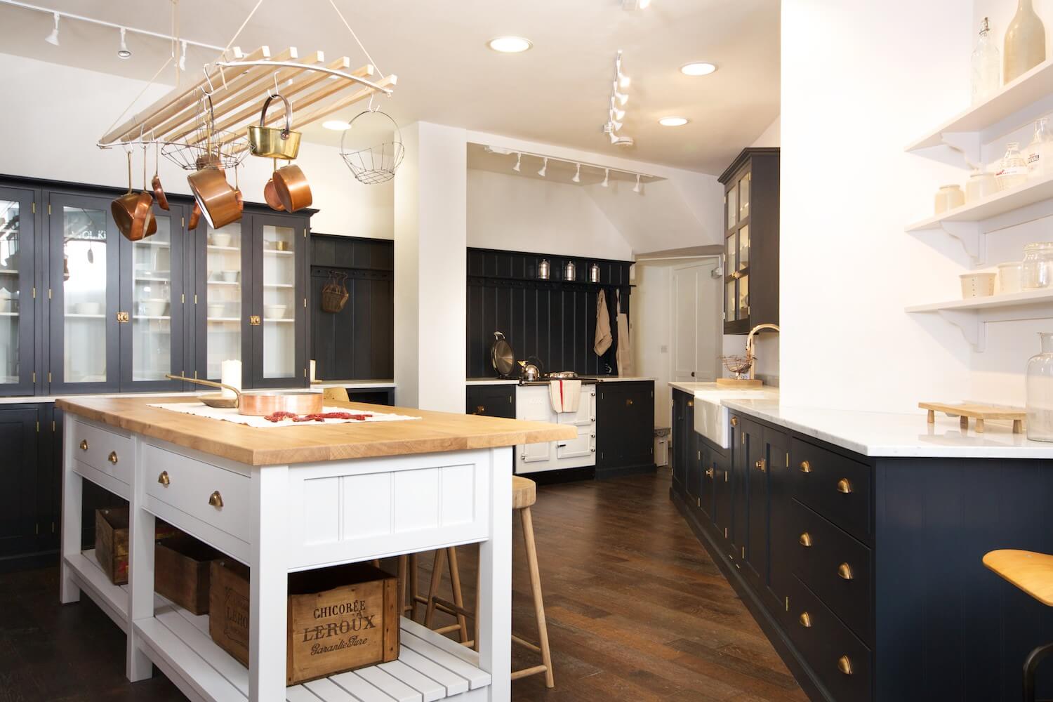 A Warm Makeover For A deVOL Shaker Kitchen 12 before dark blue devol kitchen A Warm Makeover For A deVOL Shaker Kitchen