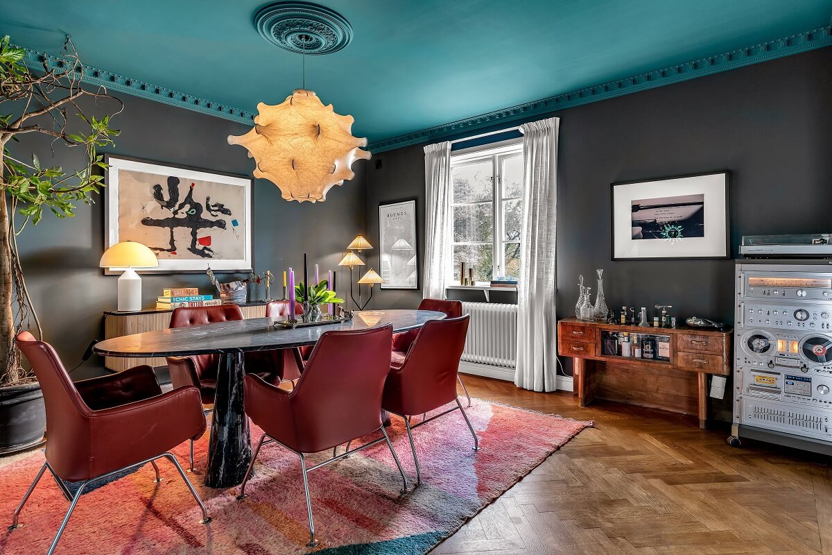 Bold Colors in a 1920s Villa in Sweden 6 dining-room-teal-green-ceiling-nordroom