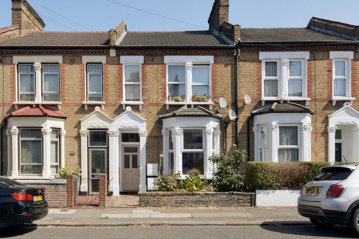 A One-Bedroom Apartment with Colorful Rooms 17 exterior-edwardian-terrace-house-bay-window-london-nordroom
