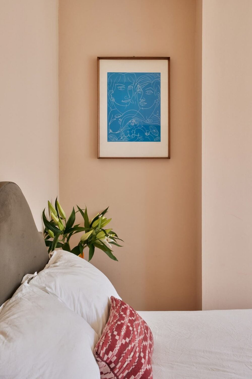 A One-Bedroom Apartment with Colorful Rooms 9 farrow-ball-setting-plaster-pink-walls-bedroom-detail-nordroom