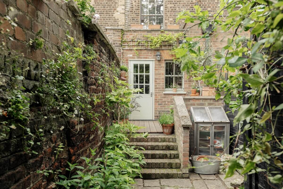 A Serene Period Home in London with Garden 20 georgian-exterior-garden-london-apartment-nordroom
