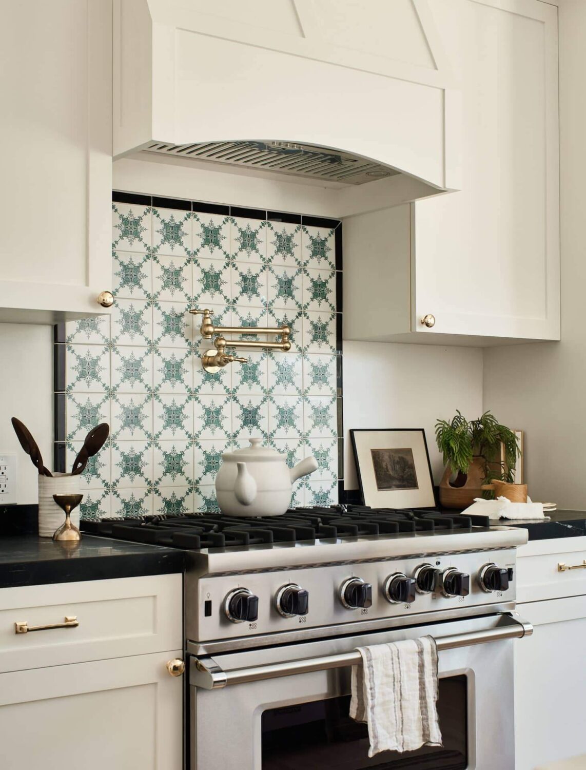 Warm Neutrals in a Lovely Home in Silver Lake, Los Angeles 11 green-white-belgian-tilework-kitchen-nordroom