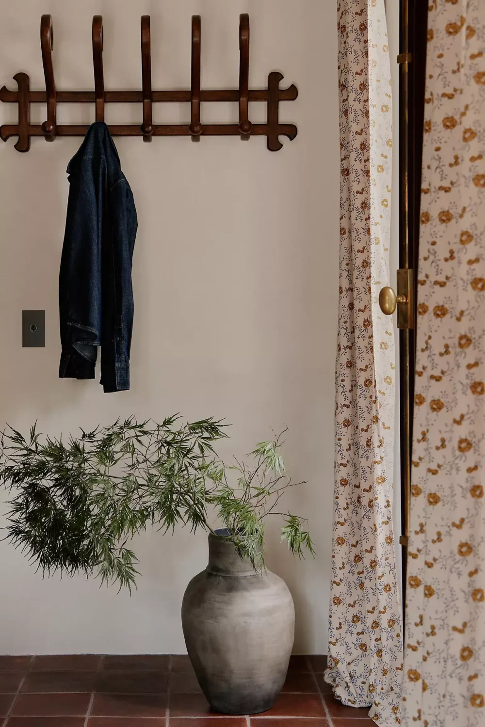 A Warm Fall Home by Amber Lewis for Anthropologie 15 hallway-terracotta-floor-tiles-floral-curtain-nordroom