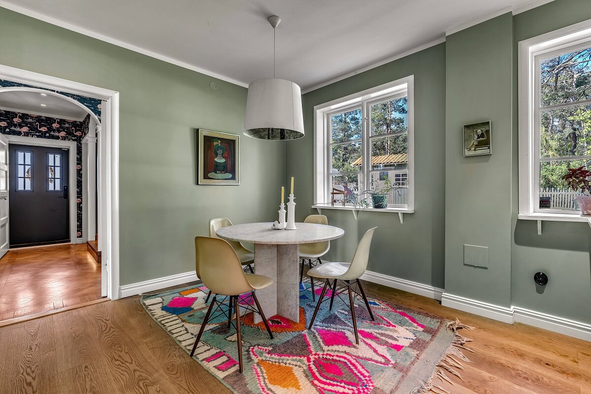 Bold Colors in a 1920s Villa in Sweden 9 kitchen-dining-area-round-table-colorful-rug-green-walls-nordroom