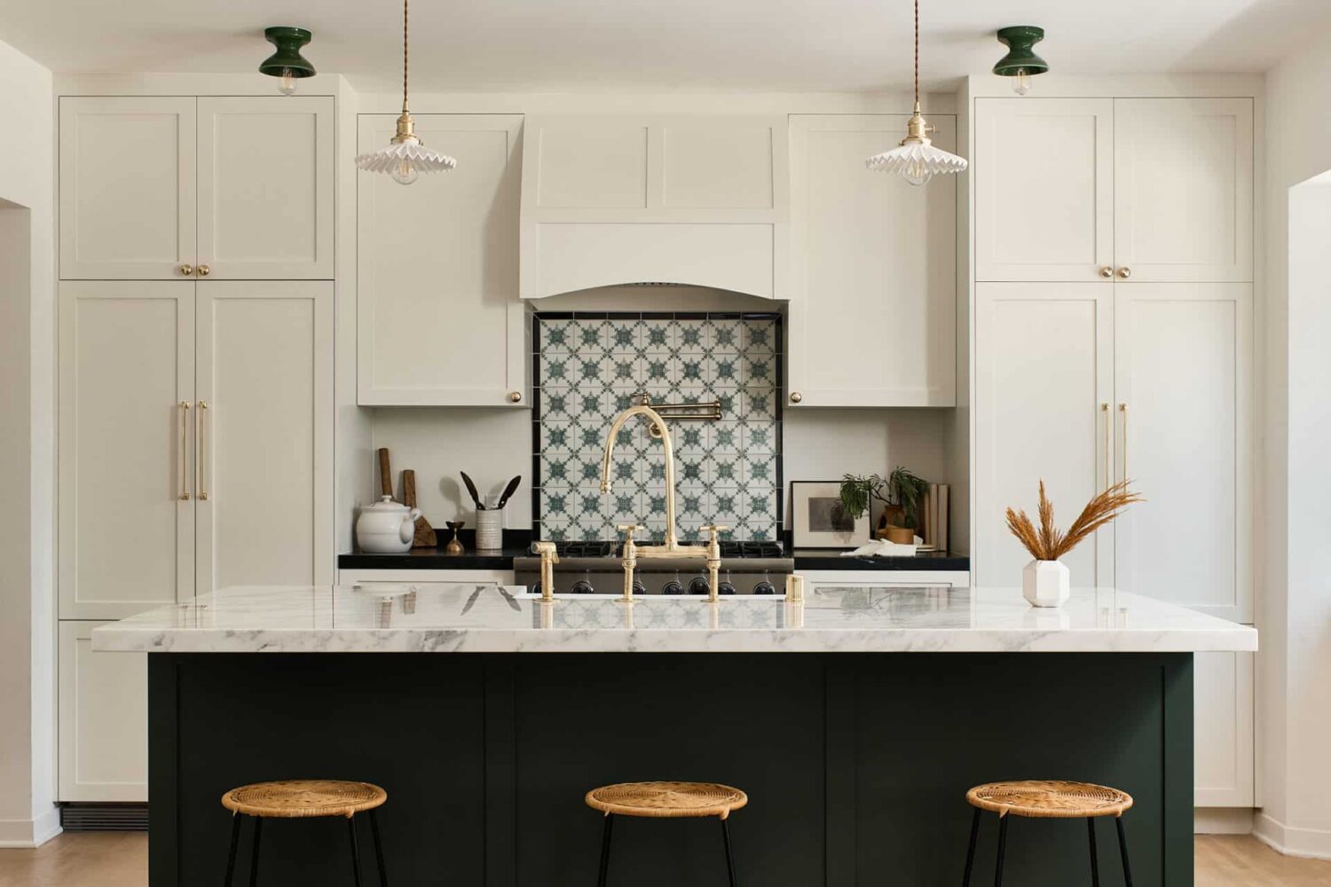 Warm Neutrals in a Lovely Home in Silver Lake, Los Angeles 9 kitchen-island-marble-worktop-nordroom