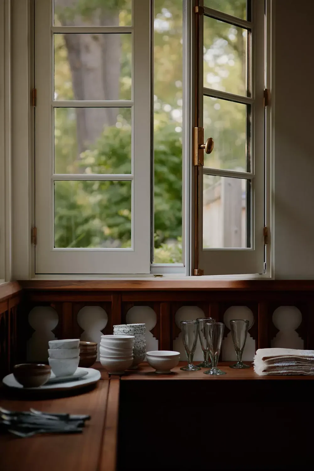 A Warm Fall Home by Amber Lewis for Anthropologie 9 kitchen-window-fall-home-anthropologie-nordroom