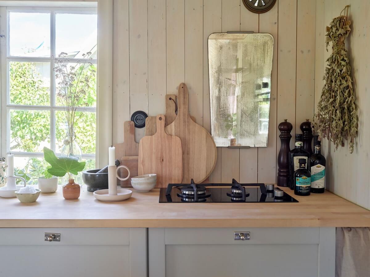 A Cozy Renovated Cottage on a Swedish Allotment 3 kitchen-wooden-worktop-cottage-sweden-nordroom