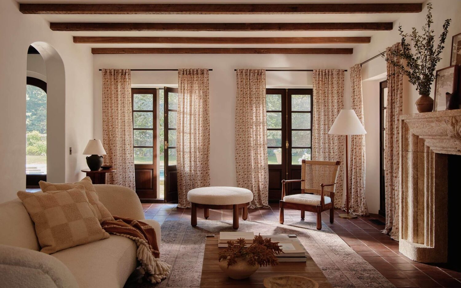 A Warm Fall Home by Amber Lewis for Anthropologie 2 living-room-earthy-color-accents-fireplace-wooden-beams-nordroom