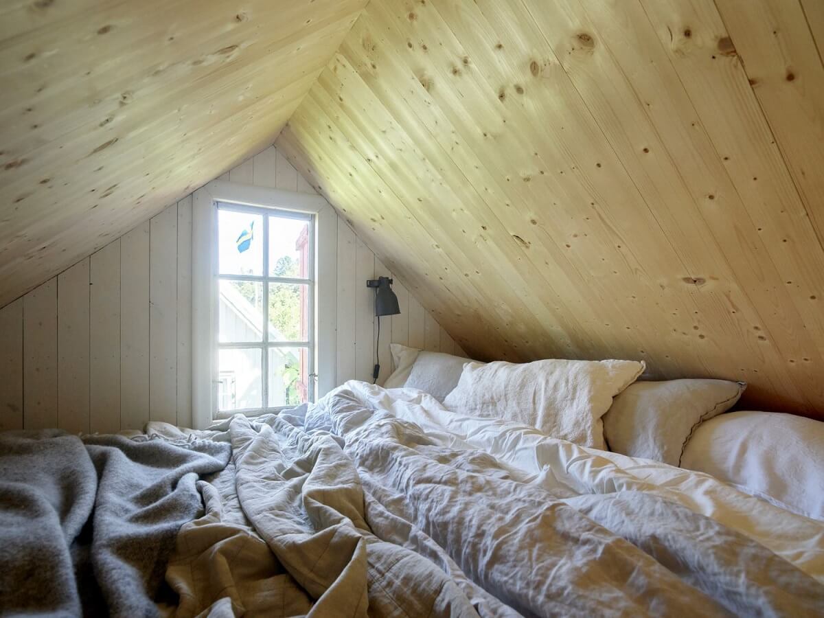 A Cozy Renovated Cottage on a Swedish Allotment 11 loft-bed-wooden-ceiling-swedish-cottage-nordroom