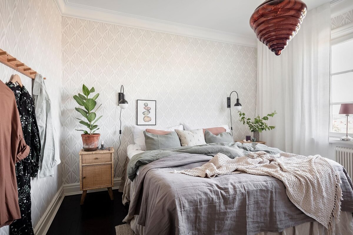 A Swedish Maisonette with Warm Pink Living Room 12 master-bedroom-wallpaper-deco-fan-helene-blanche-nordroom