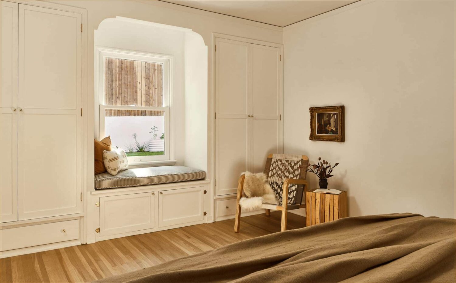 Warm Neutrals in a Lovely Home in Silver Lake, Los Angeles 14 master-bedroom-window-seat-built-in-wardrobes-nordroom
