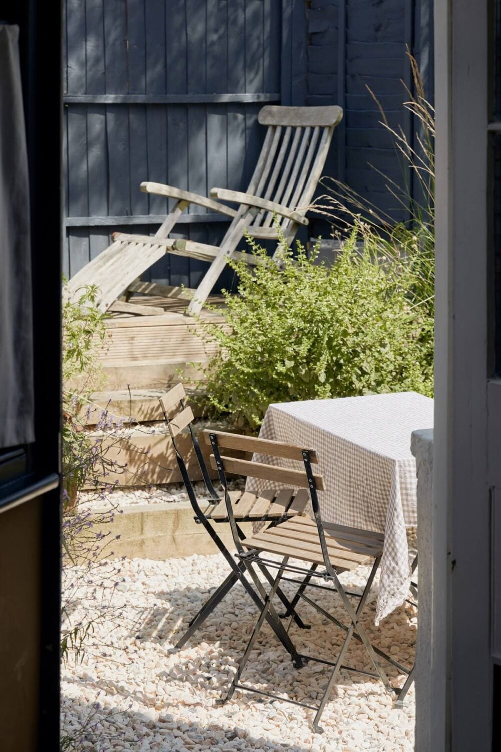 A One-Bedroom Apartment with Colorful Rooms 13 outdoor-terrace-edwardian-terrace-house-nordroom