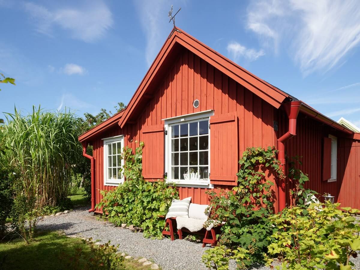 A Cozy Renovated Cottage on a Swedish Allotment 26 red-painted-summer-cottage-nordroom