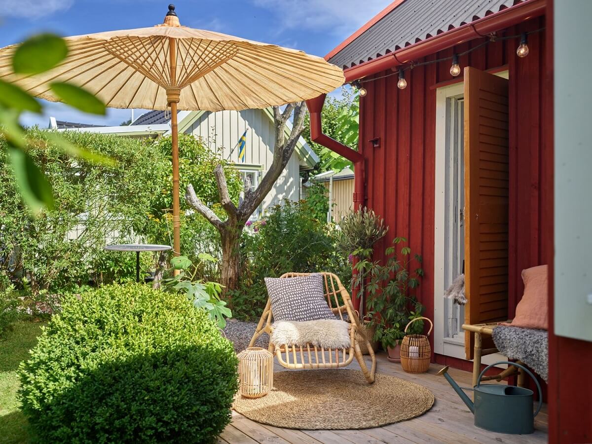 A Cozy Renovated Cottage on a Swedish Allotment 23 red-painted-swedish-cottage-nordroom