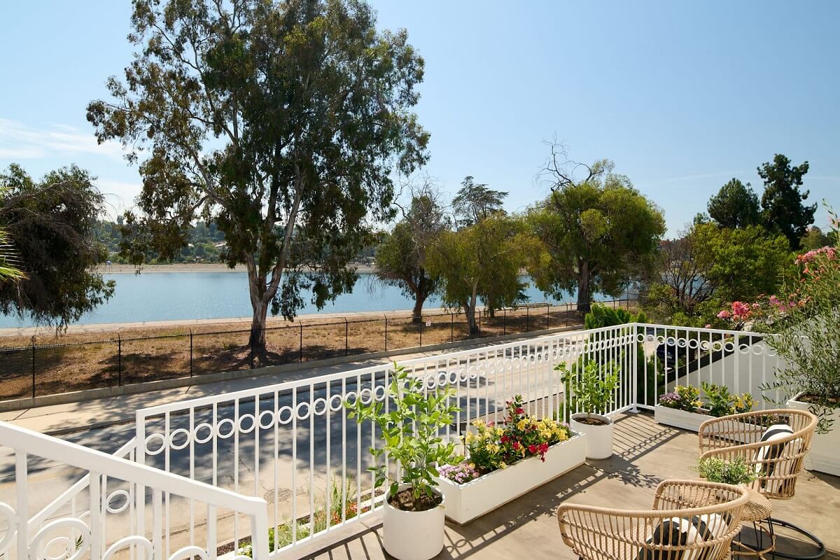 Warm Neutrals in a Lovely Home in Silver Lake, Los Angeles 28 roof-terrace-reservoir-views-los-angeles-nordroom