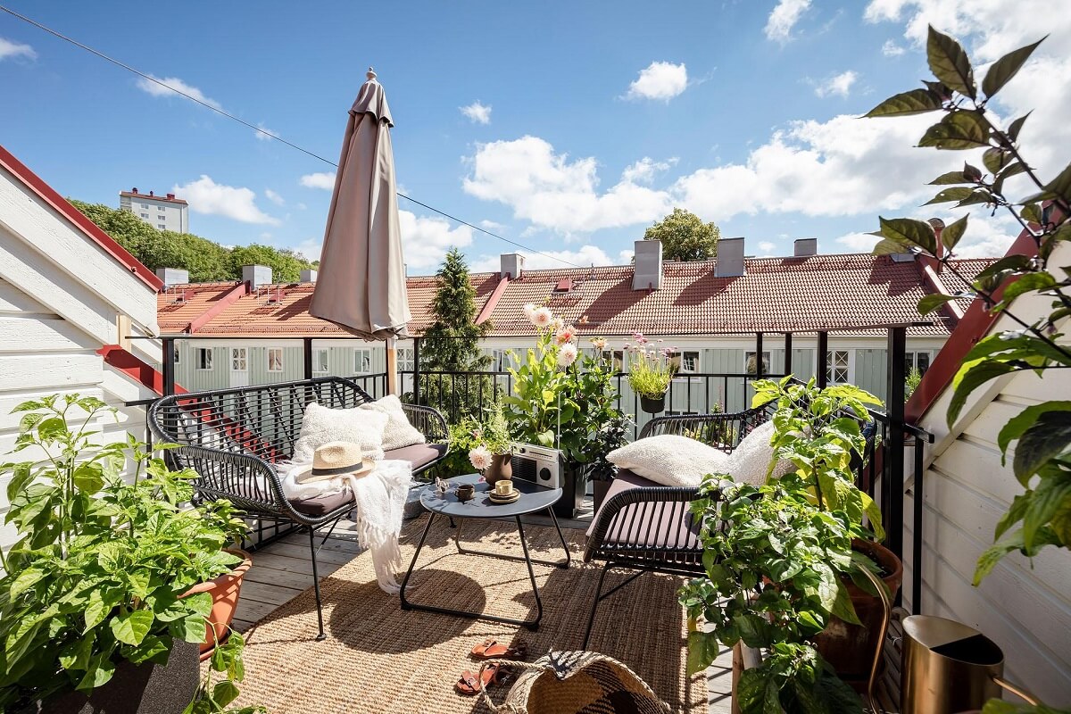 A Swedish Maisonette with Warm Pink Living Room 26 roof-terrace-scandinavian-maisonette-nordroom