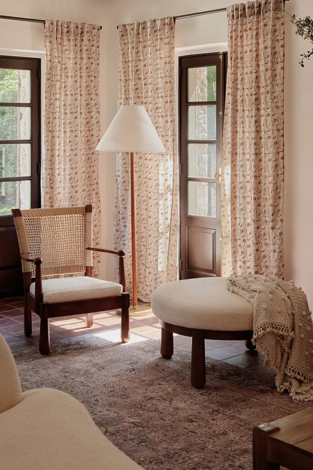 A Warm Fall Home by Amber Lewis for Anthropologie 3 sitting-room-ottoman-light-colors-nordroom
