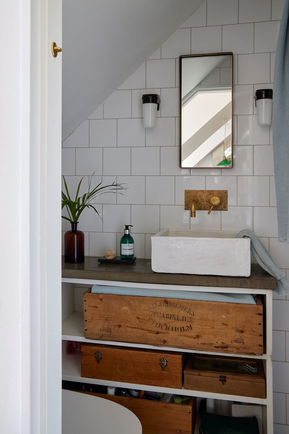 A Split-Level Attic Apartment with Blue Bedroom 16 small-bathroom-white-tiles-vintage-boxes-nordroom