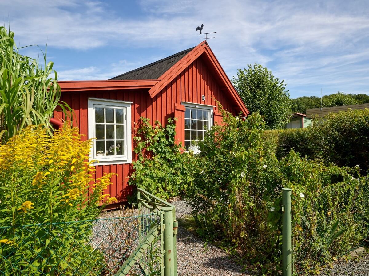 A Cozy Renovated Cottage on a Swedish Allotment 27 summer-cottage-swedish-allotment-nordroom