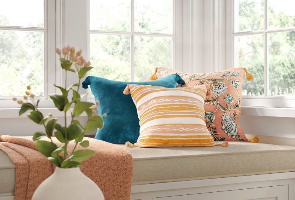 Glidden & PPG Color of the Year 2023: Vining Ivy 32 teal pillow Glidden & PPG Color of the Year 2023: Vining Ivy