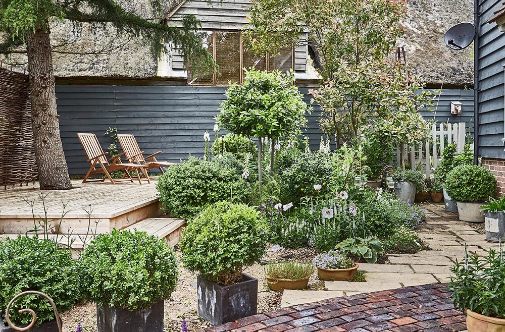 The Dairy House: A Serene Cottage in England 17 the-dairy-house-hampshire-decking-peagreen-locations